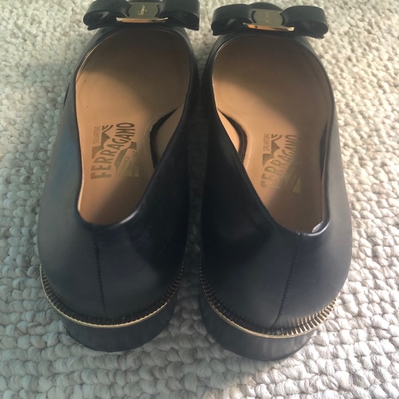 SALE!!!Salvatore Ferragamo black patent pump - Picture 7 of 7